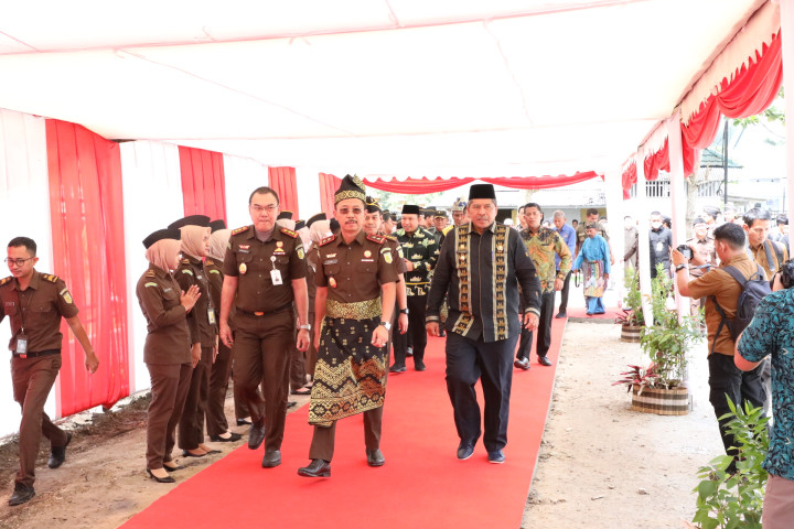 Bupati Siak dan Kejati Riau Resmikan Gedung Serbaguna.