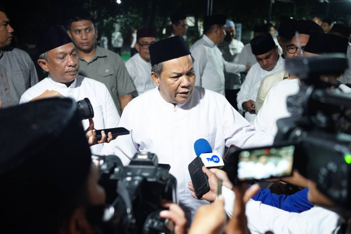 Didampingi Bupati Anton, Plt Gubri SF Hariyanto Salurkan Berbagai Bantuan Pada Safari Ramadan Perdana di Rokan Hulu