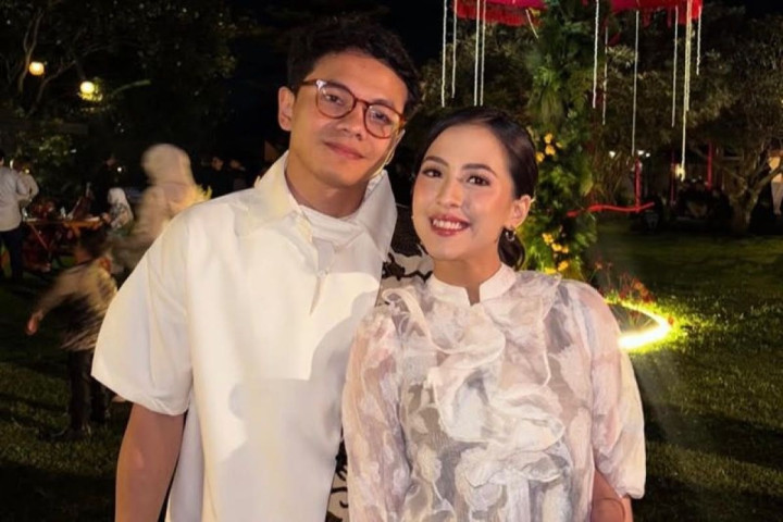 Diam-Diam Menikah, Adhisty Zara Unggah Momen Sakral dan Pamer Buku Nikah