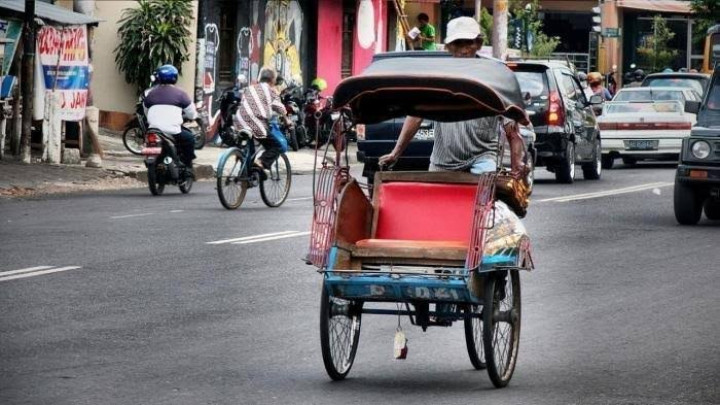 Tukang Becak di Kulon Progo Masuk Desil 9, Pemkab Turun Tangan Verifikasi Data